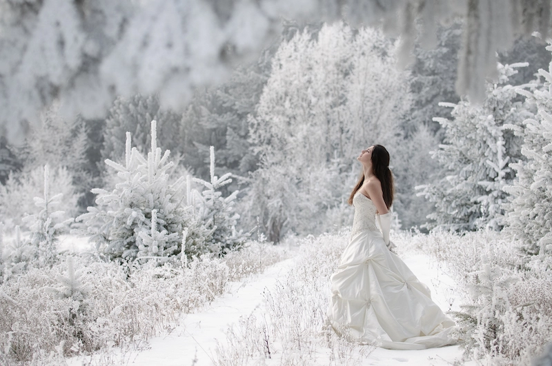 Portrait photographique d'une femme dans la neige