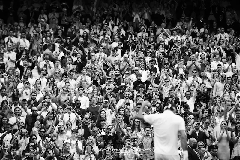 Roger Federer et le public par Corinne Dubreuil