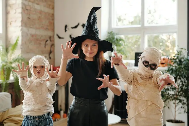 17 Creative Halloween Photoshoot Ideas for Terrifyingly Spooky Shots 17